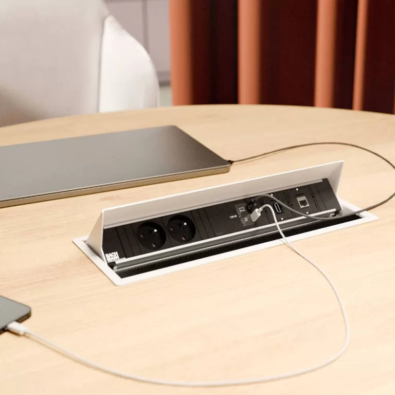 priza moderna spatii birouri