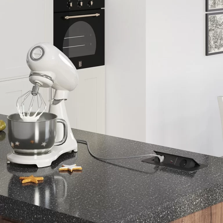 priza neagra blat bucatarie