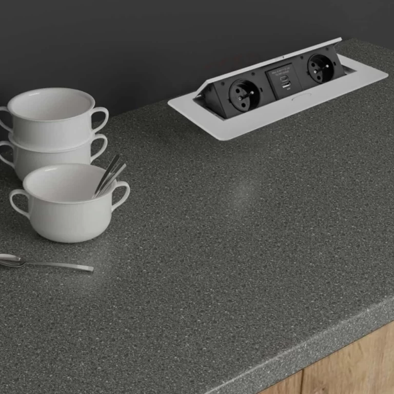 priza pentru birou si locuinte