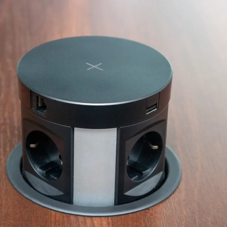 priza retractabila incarcare inductie