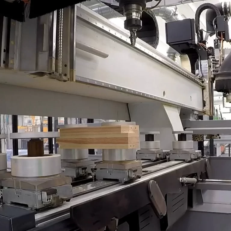 CNC pentru productia de usi si mobilier