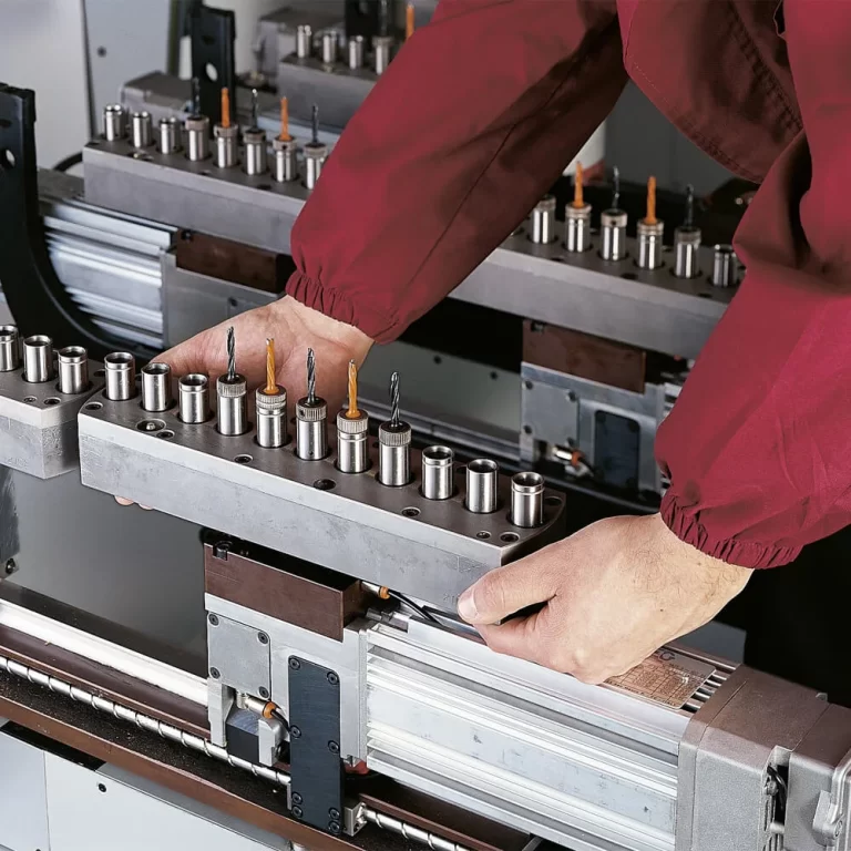 masina biesse inserare dibluri lemn