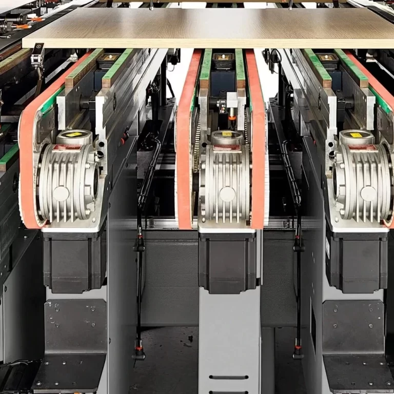 masina biesse pentru inserare dibluri lemn