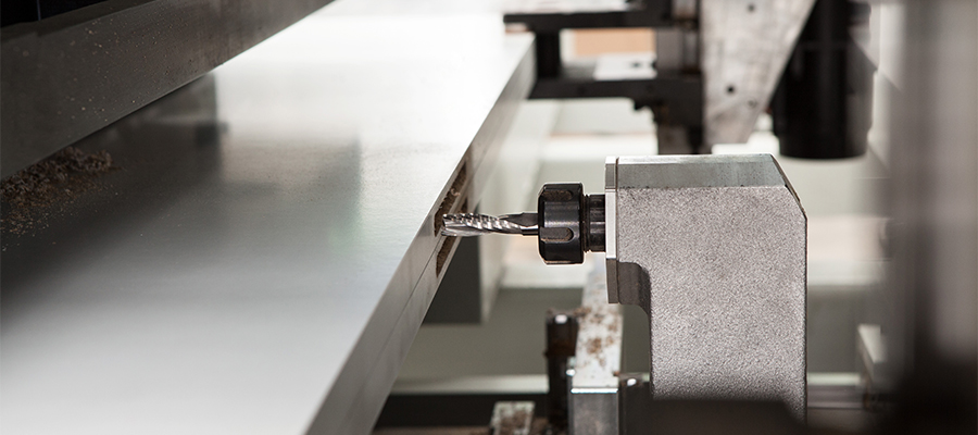 Centru CNC de găurire și frezare sau utilaje individuale? Ghid pentru producătorii de mobilier